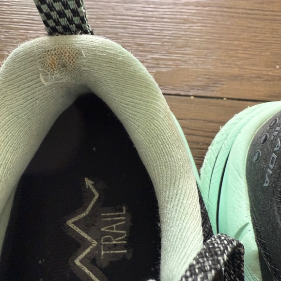 Brooks Cascadia 16 Women’s Size 8 (B regular) Running Shoes Hiking Black Mint - Picture 7 of 10